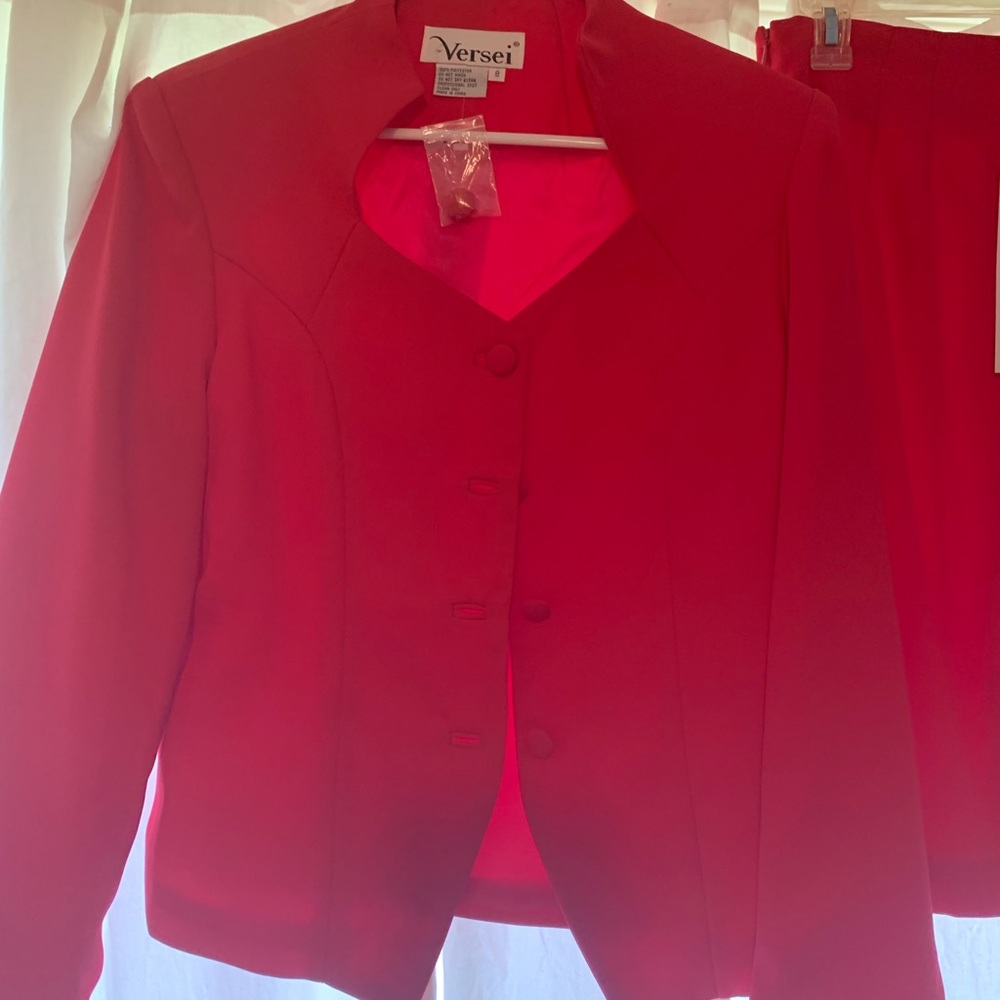 Versei Pageant Suit - Picture 2 of 3